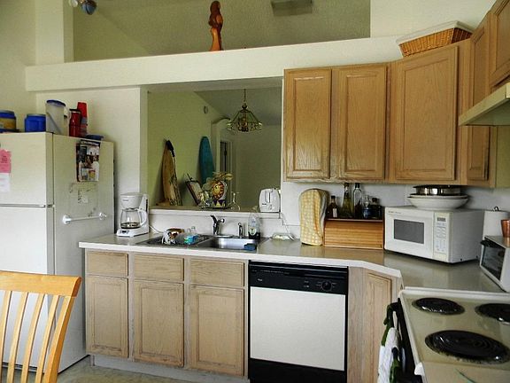 Kitchen pass-thru to Living