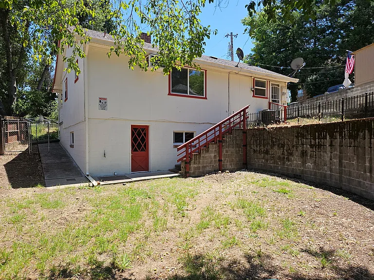 550 High St — Photo 3
