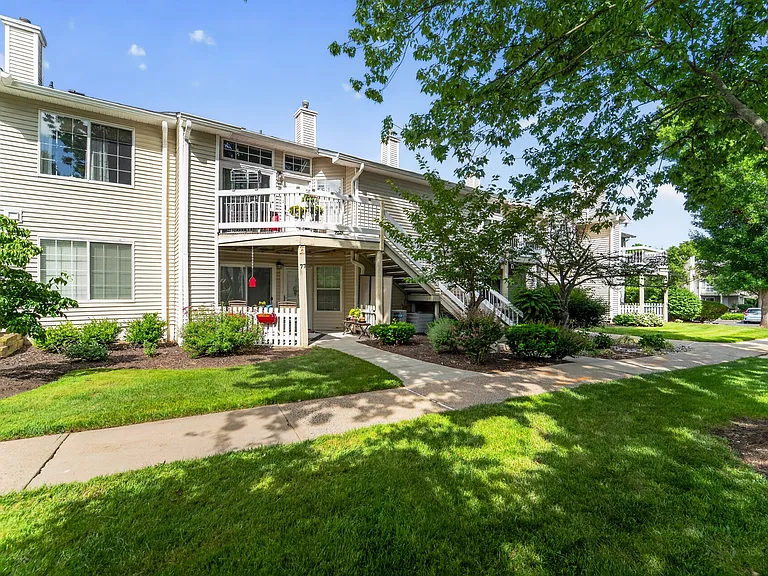 78 Mayfield Rd — Photo 4