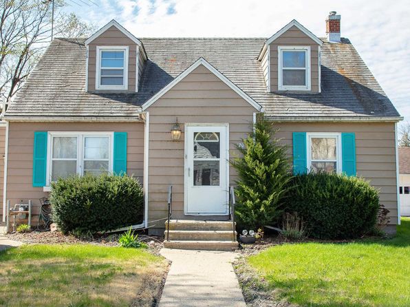 120 7th Ave SE, Waverly, IA 50677