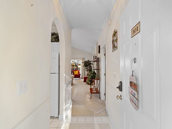 4th image of 4191 Hibiscus Dr. #301