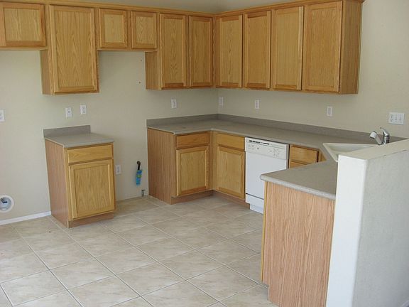 5th image of 3825 Hollycroft Dr