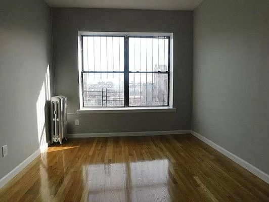 5th image of 1476 Bryant Ave APT 3