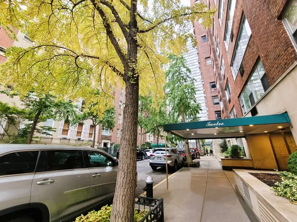 12 Beekman Place image 19 of 26