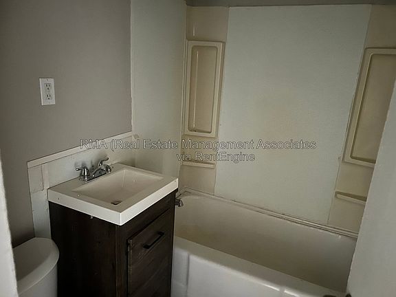 3rd image of 1001 W College Ext