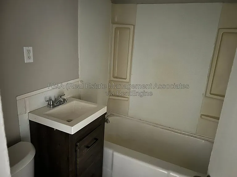 1001 W College Ext — Photo 3