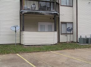 3rd image of 908 Pearl St APT 302