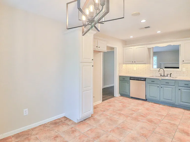 1914 Sandbrook Dr — Photo 10