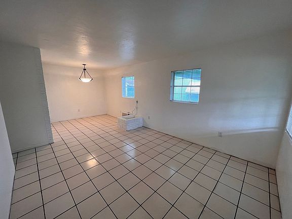 4th image of 435 NW 30th Ave