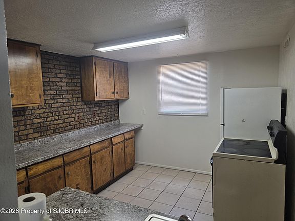 4th image of 2121 Smith Ln