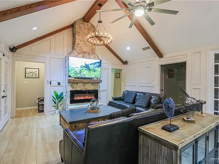 2306 Fox Run St — Photo 5