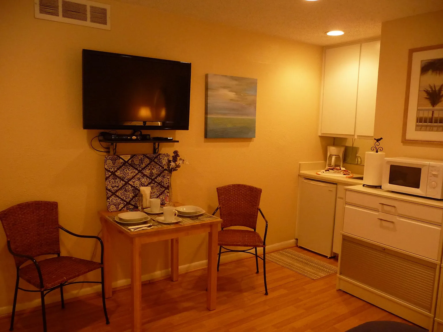 Studio, 400 sqft, $1,350 — Photo 3
