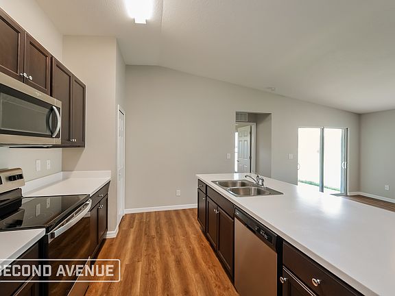 3rd image of 1811 S Gator Cir