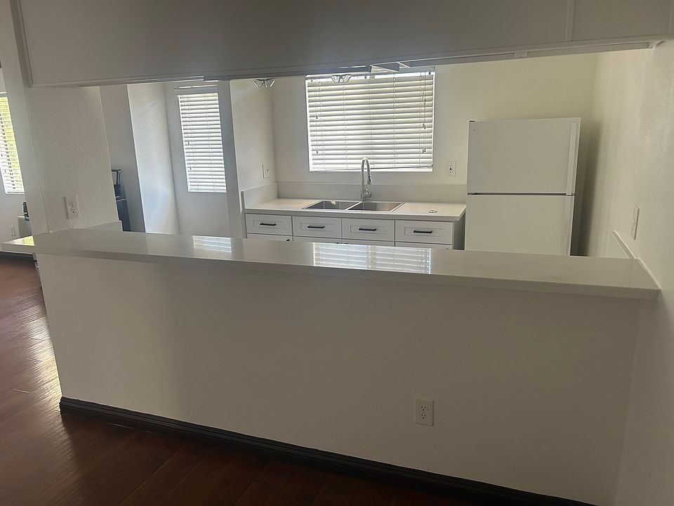 1st image of 5325 Huntington Dr N APT 203