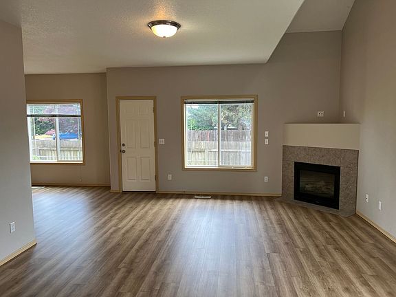 4th image of 2113 NE 163rd Pl