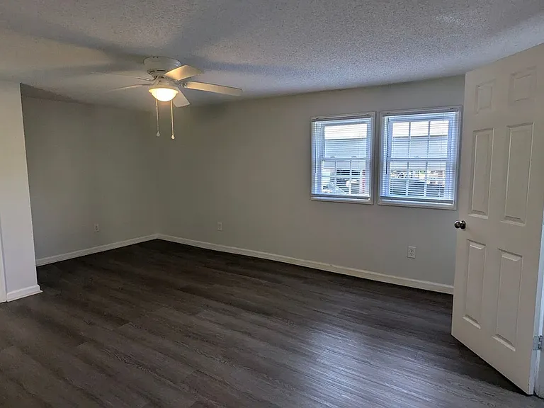 907 Bennett St — Photo 18