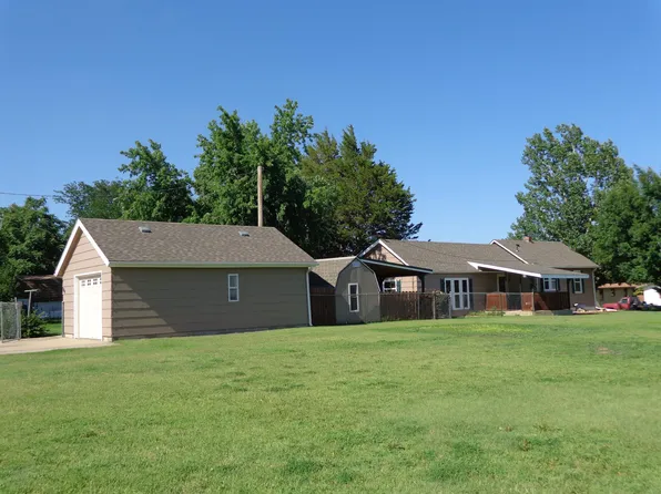 709 Main St, Victoria, KS 67671