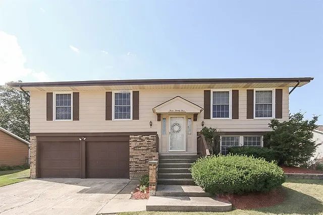 324 Byron Ave photo 1