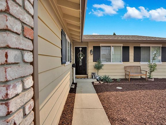 3rd image of 1723 Vista Glen Ct