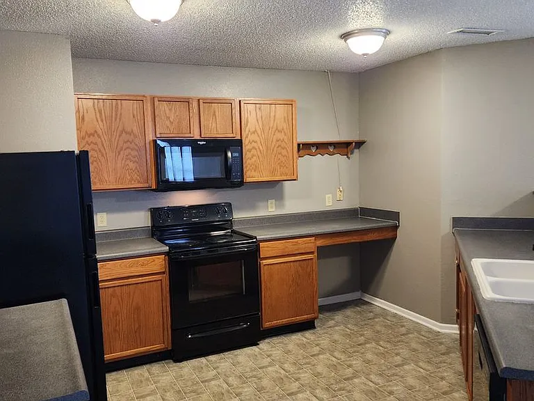 4221 Fletcher Dr — Photo 6
