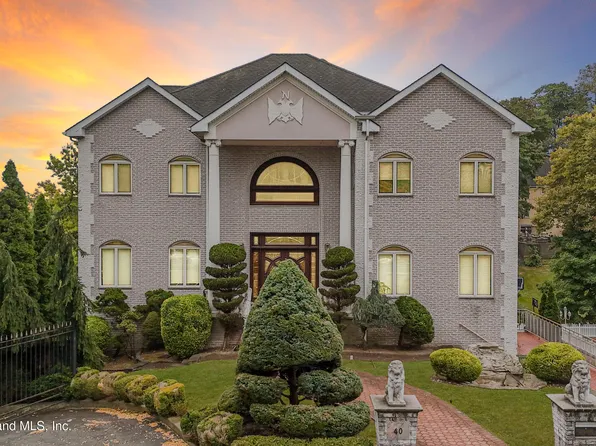40 Jenna Ln, Staten Island, NY 10304