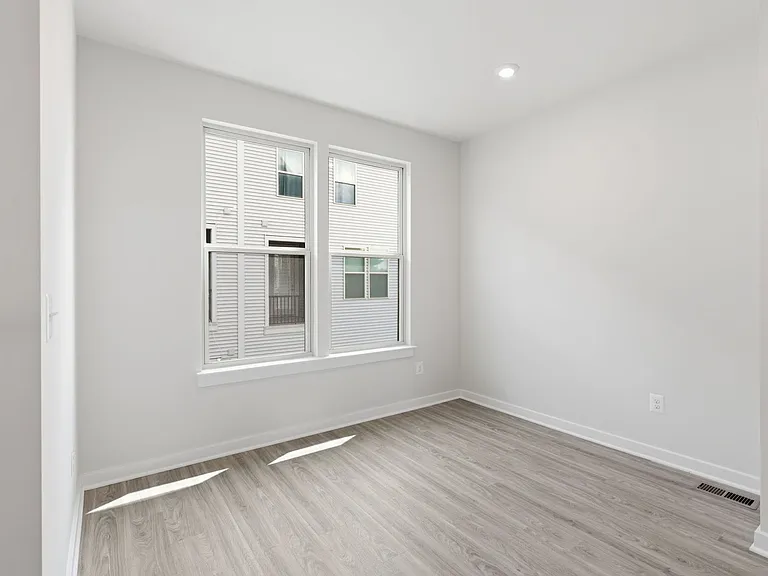 2118 Acadia Rd — Photo 8