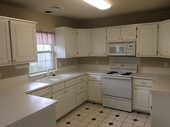 5th image of 302 Old Forge Dr