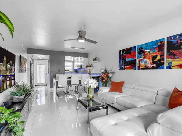 8881 Sunrise Lakes Blvd APT 206, Sunrise, FL 33322