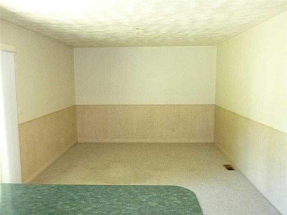 4th image of 4427 Knob Hill Dr