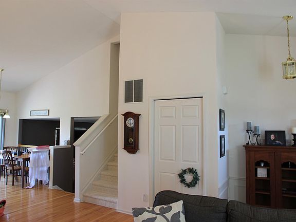 4th image of 9673 Wexford Dr