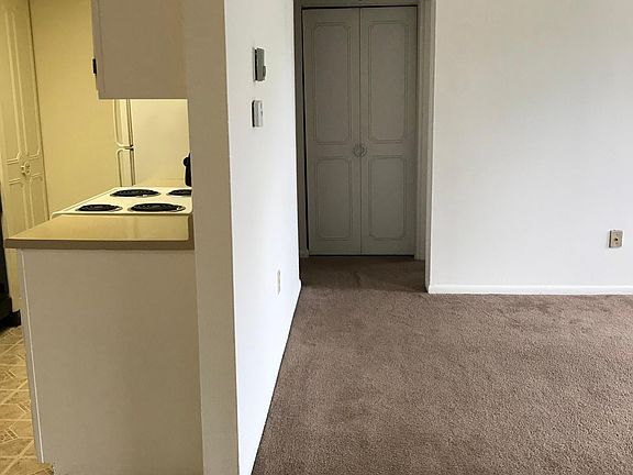 3rd image of 16 W Northwood Dr #38