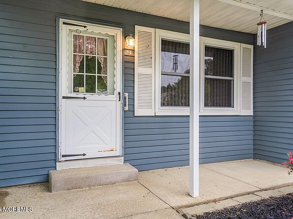 3rd image of 24 Longwood Drive