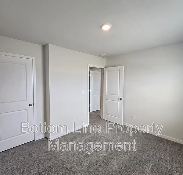 549 Blackpool Ct — Photo 33