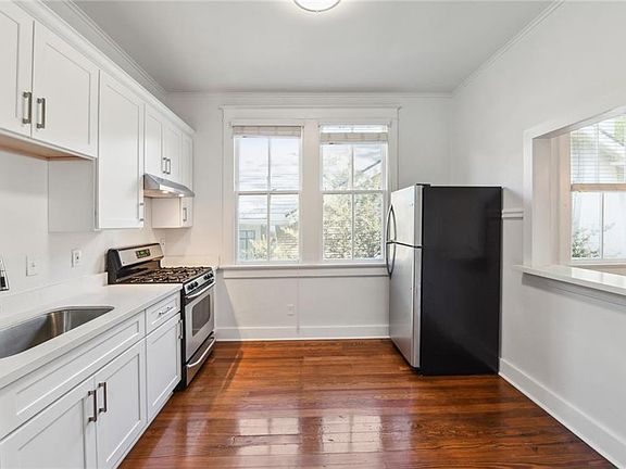 5th image of 833 Taft Pl