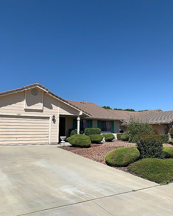 1st image of 1369 Hickory Dr