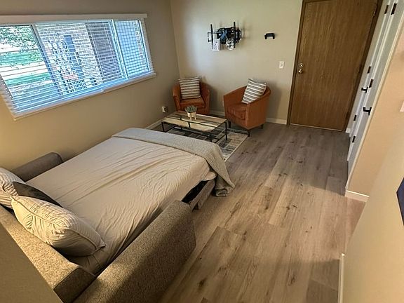 4th image of 705 M St APT 2