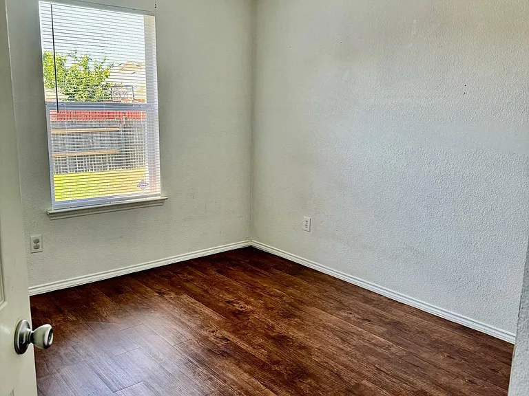 2421 Esquire Dr — Photo 13
