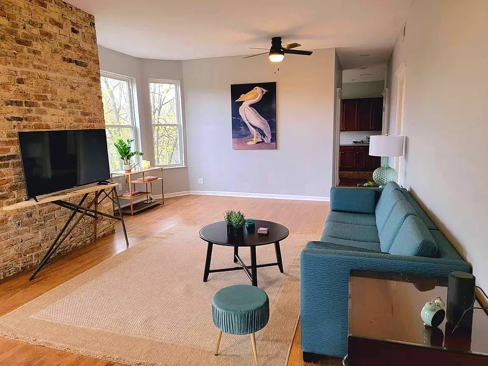 Exposed brick and tall ceilings.