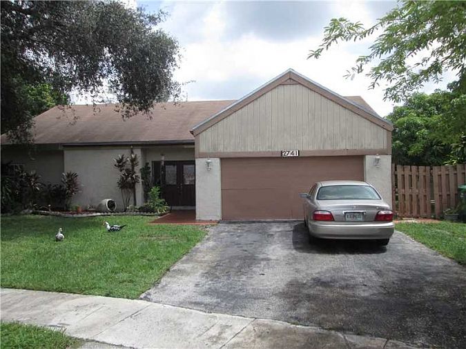 1st image of 2741 Devonwood Ave