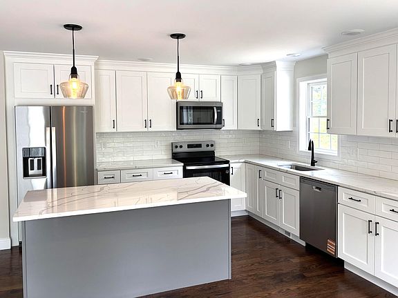 3rd image of 111 Sewalls Falls Road