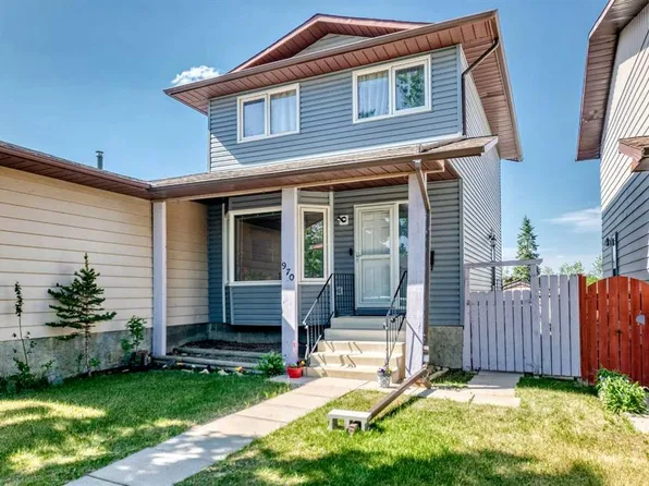 970 S Berkley Dr NW, Calgary, AB T3K 1A2
