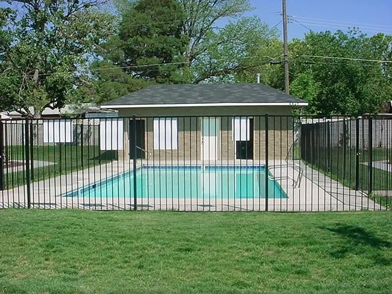8832-8838 W Candleston Ln — Photo 9