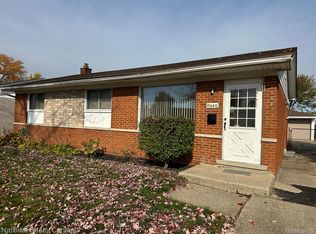 10666 N Oak Dr, Ferndale, MI