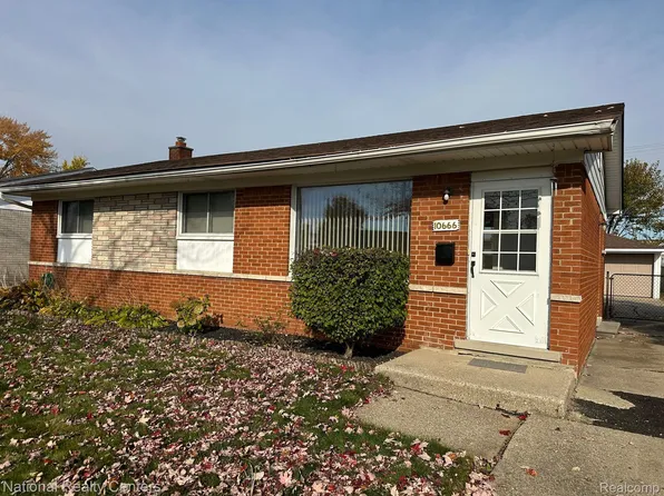 10666 N Oak Dr, Ferndale, MI 48220