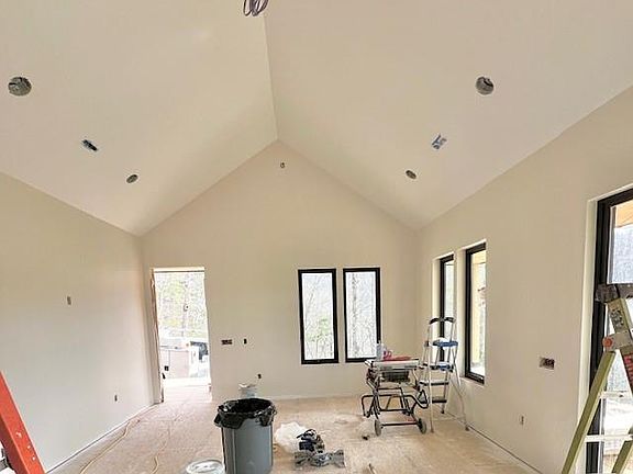 2nd image of 646 Fontana Ridge Rd