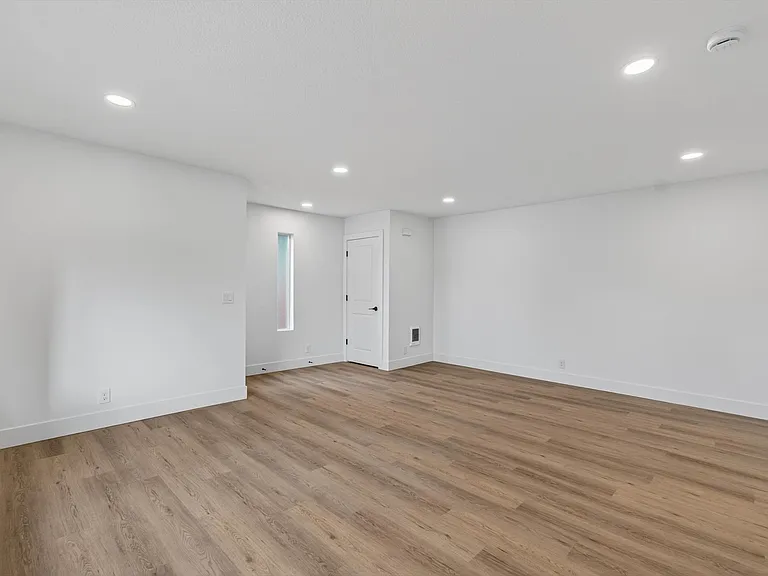 302 3rd St #2 — Photo 10