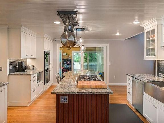 5th image of 14 Foxwood Dr