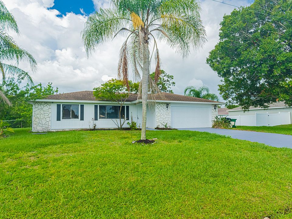 1st image of 922 SE Thornhill Drive