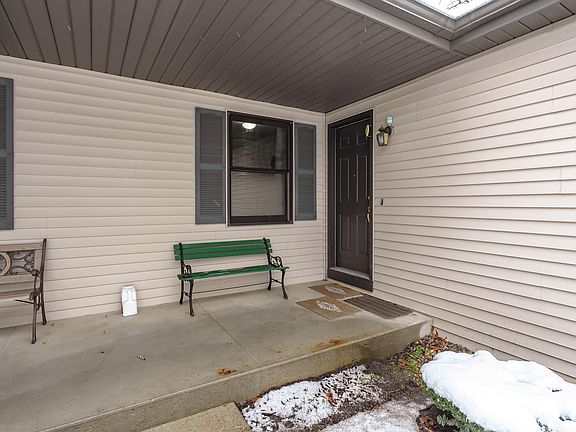 3rd image of 844 Highbanks Dr