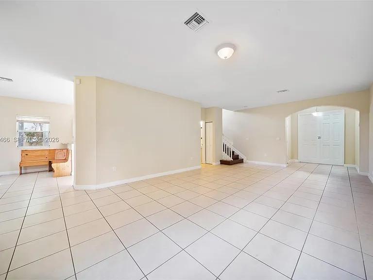 3641 NE 4th St — Photo 5
